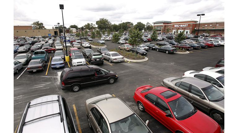Wal-Mart Opens Its First Chicago Store