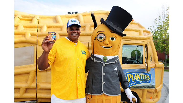 Frank Thomas & Mr. Peanut Surprise Softball Team Celebrate Four New Peanut Flavors