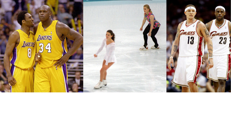 Los Angeles Lakers Kobe Bryant (L) talks to teamma