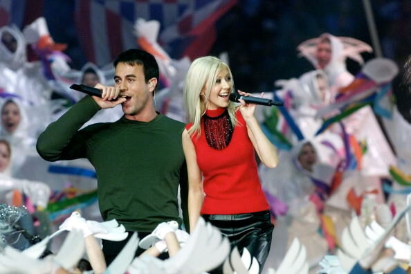 Singers Christina Aguilera (R) and Enrique Iglesia