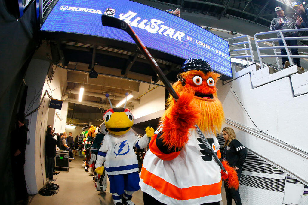 Watch Philadelphia Flyers mascot Gritty destroy Wells Fargo Center 'rage  room