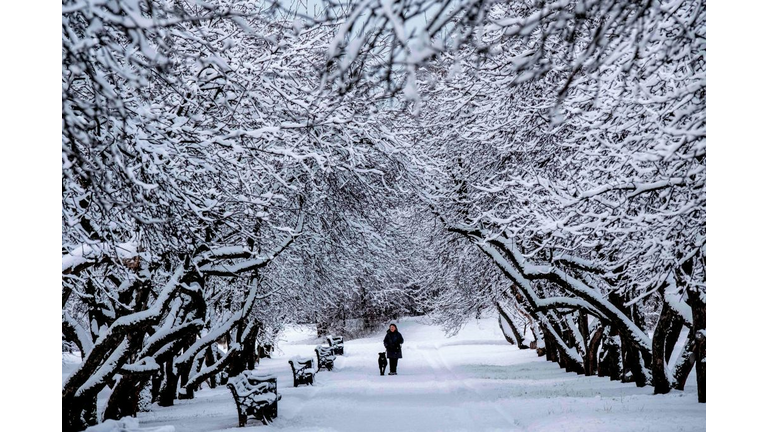RUSSIA-WEATHER-SNOW