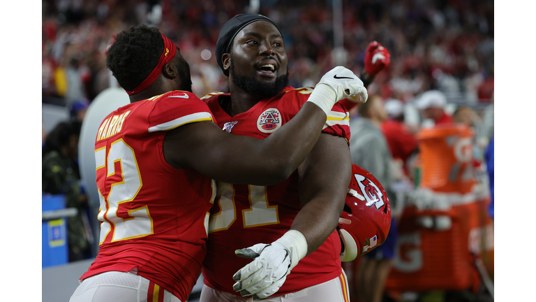 Kansas City Chiefs Player Pays for All Adoption Fees in Dog Shelters