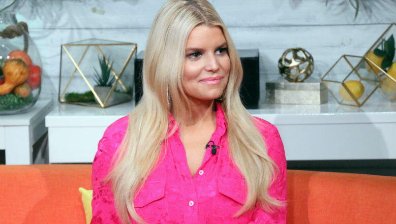 Jessica Simpson Says Her Viral 'Mom Jeans' Moment Ruined The Stage For ...