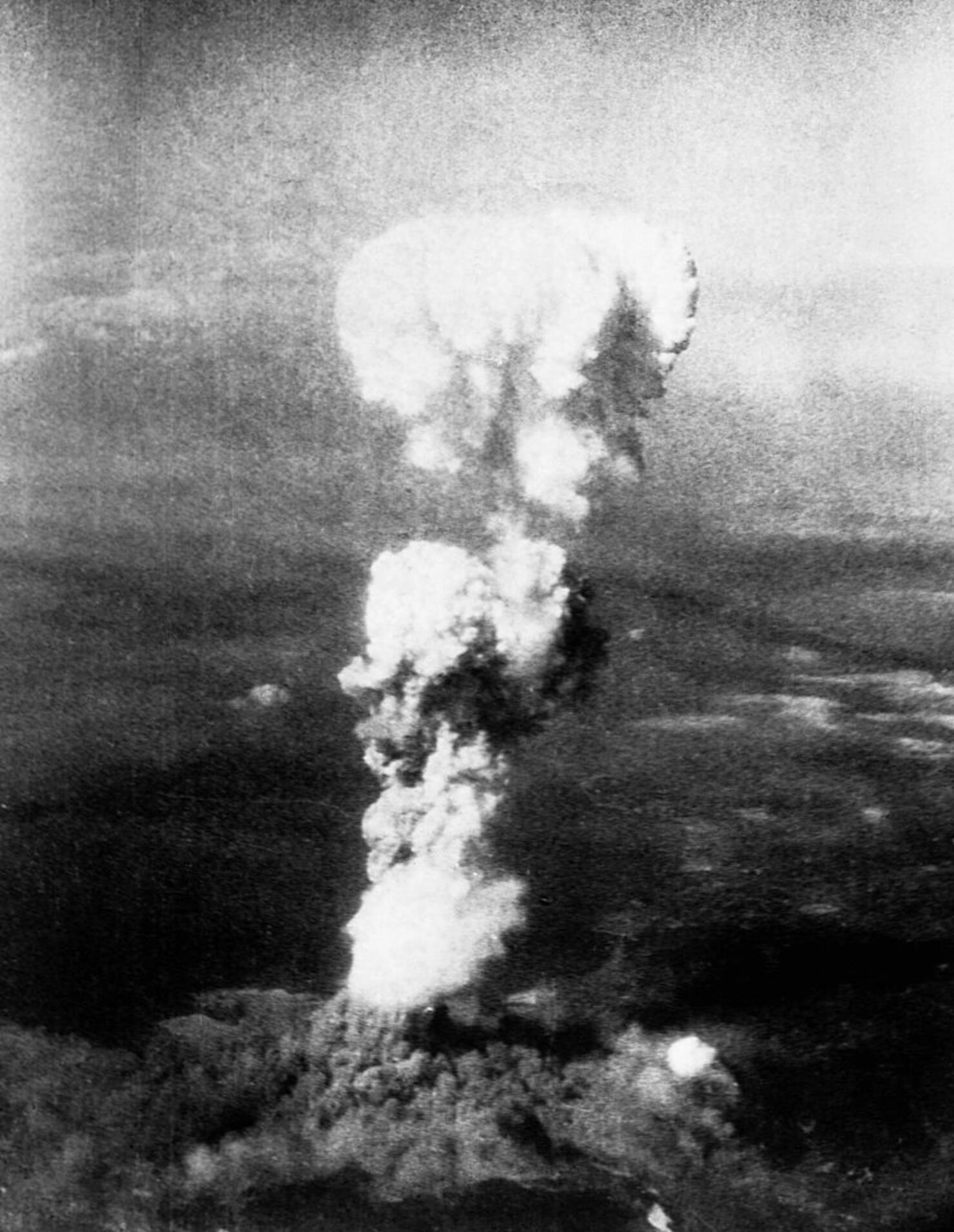 WWII Veteran Who Took Photo of Atomic Bomb Blast Over Hiroshima, Dies
