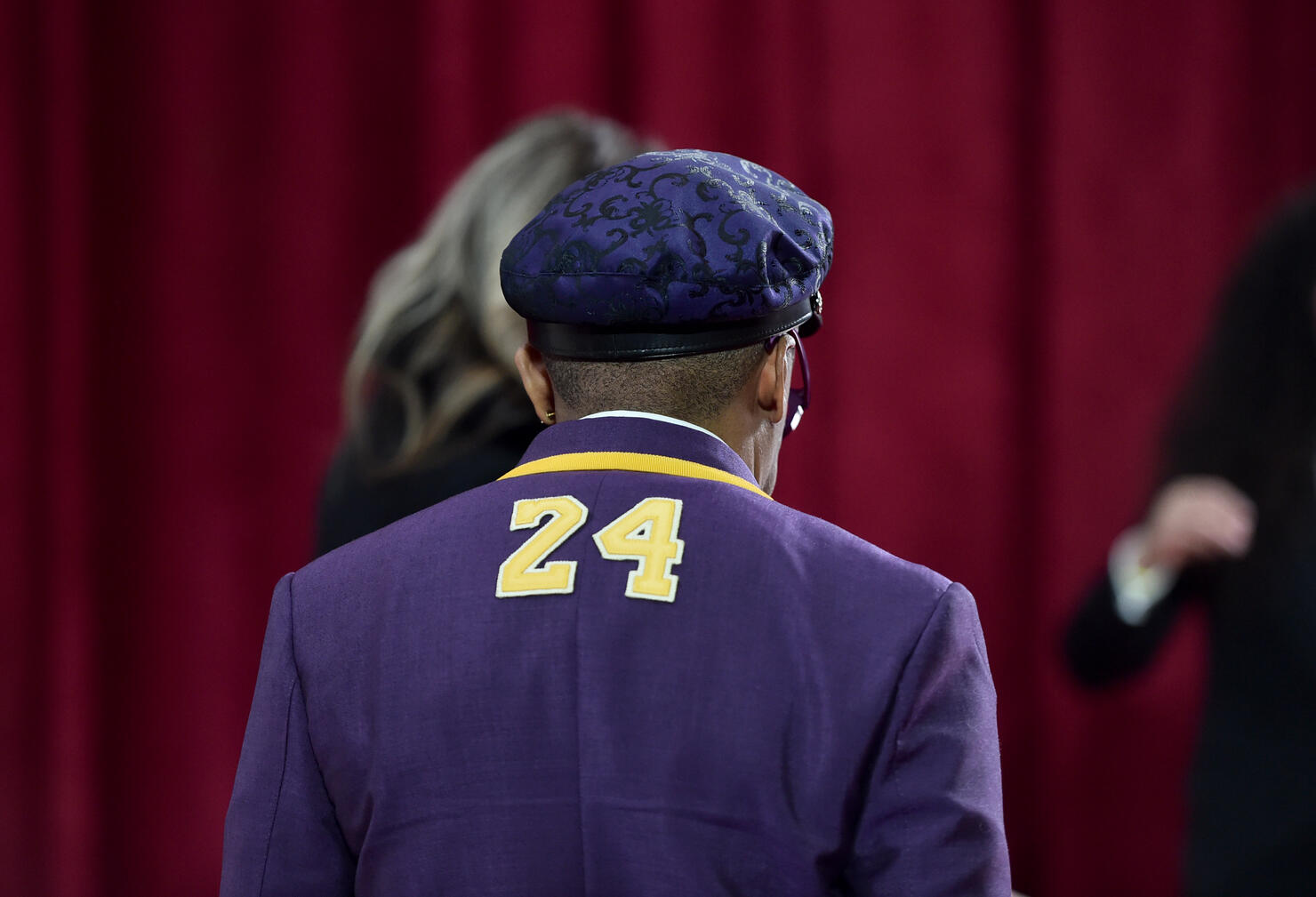 Spike Lee Honors Kobe Bryant on the Oscars Red Carpet