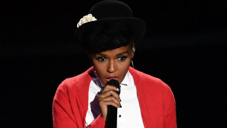 Janelle Monae Suffers Wardrobe Malfunction In Oscars Opening