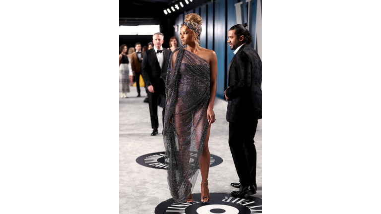 Ciara bares all at the Vanity Fair Oscar Party