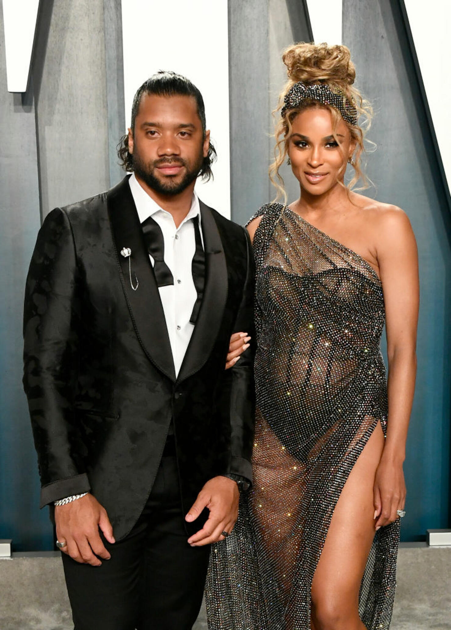 Ciara bares all at the Vanity Fair Oscar Party