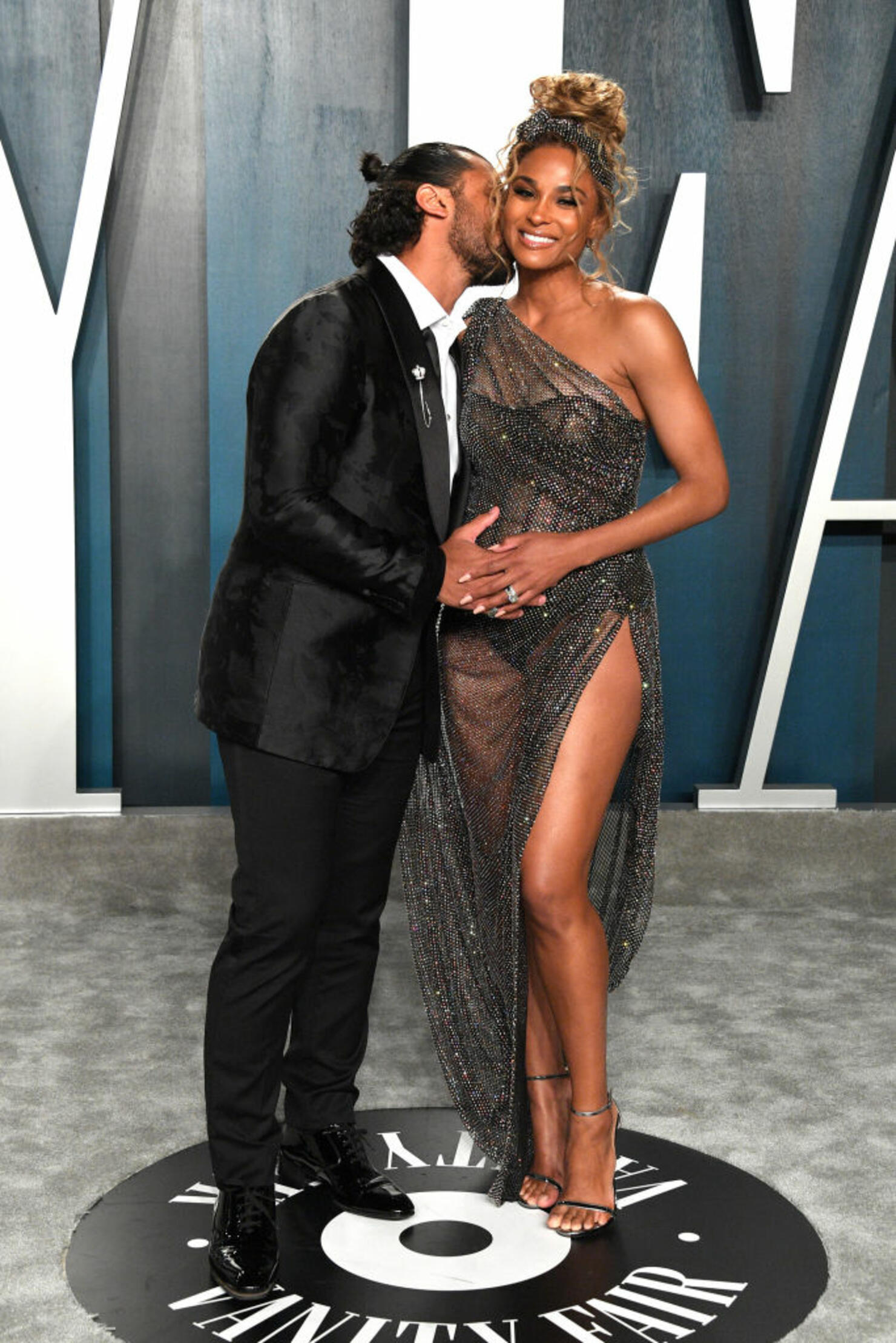 Ciara bares all at the Vanity Fair Oscar Party