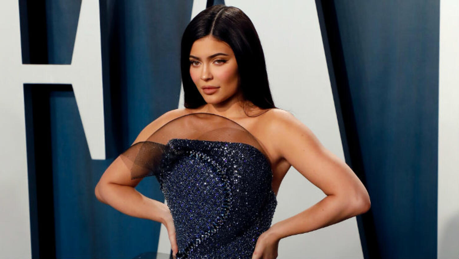 Kylie Jenner Couldn't Sit In Her Sparkling Oscars Dress But It Was