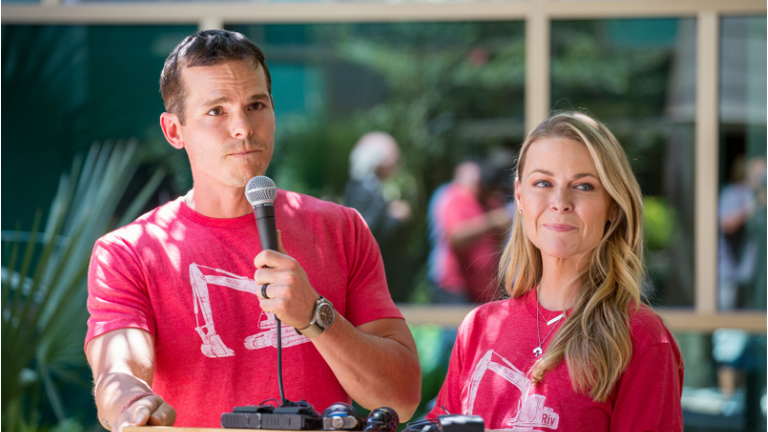 Granger Smith Shows What Love Looks Like After Tragedy In Anniversary Post