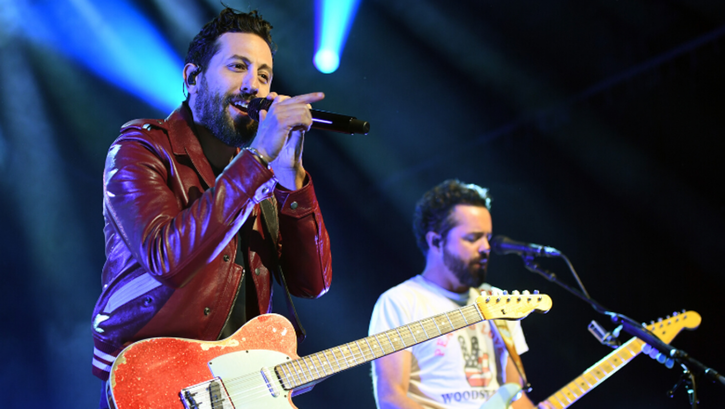 Old Dominion Helps With Fans’ Clever Gender Reveal During Show