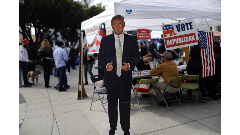 Thousands Of Immigrants Are Naturalized In Citizenship Ceremony At  L.A. Convention Center