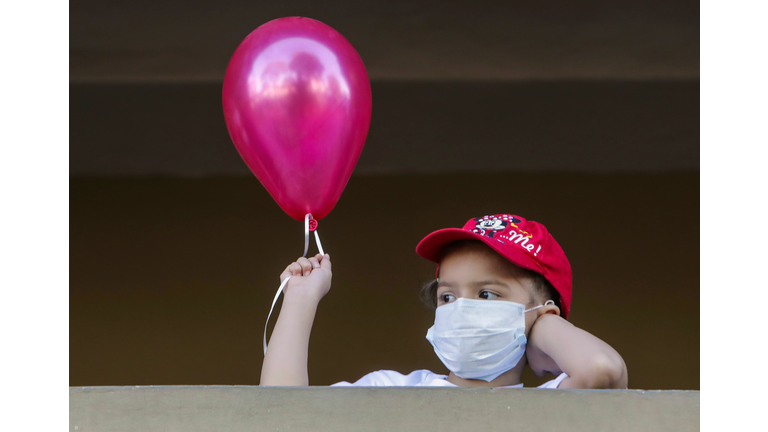 Neighbors Throw Parade For Girl After Last Chemo Treatment