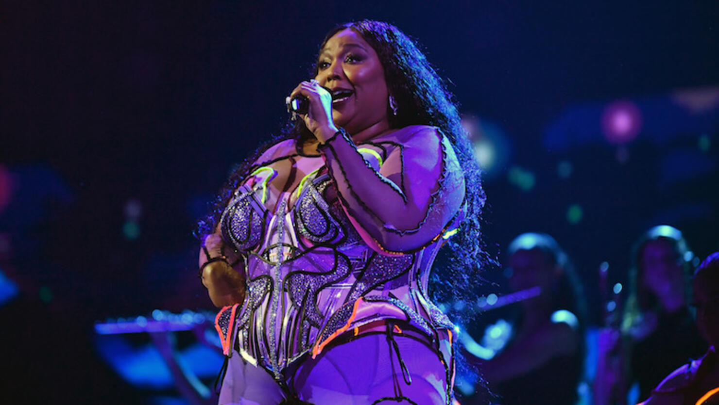 Lizzo Shows Off Her Body in Lingerie After Valentine's Day – Watch