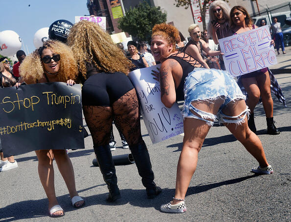 Security Drags Girl Off Stage After She Got On Stage & Started Twerking - Thumbnail Image