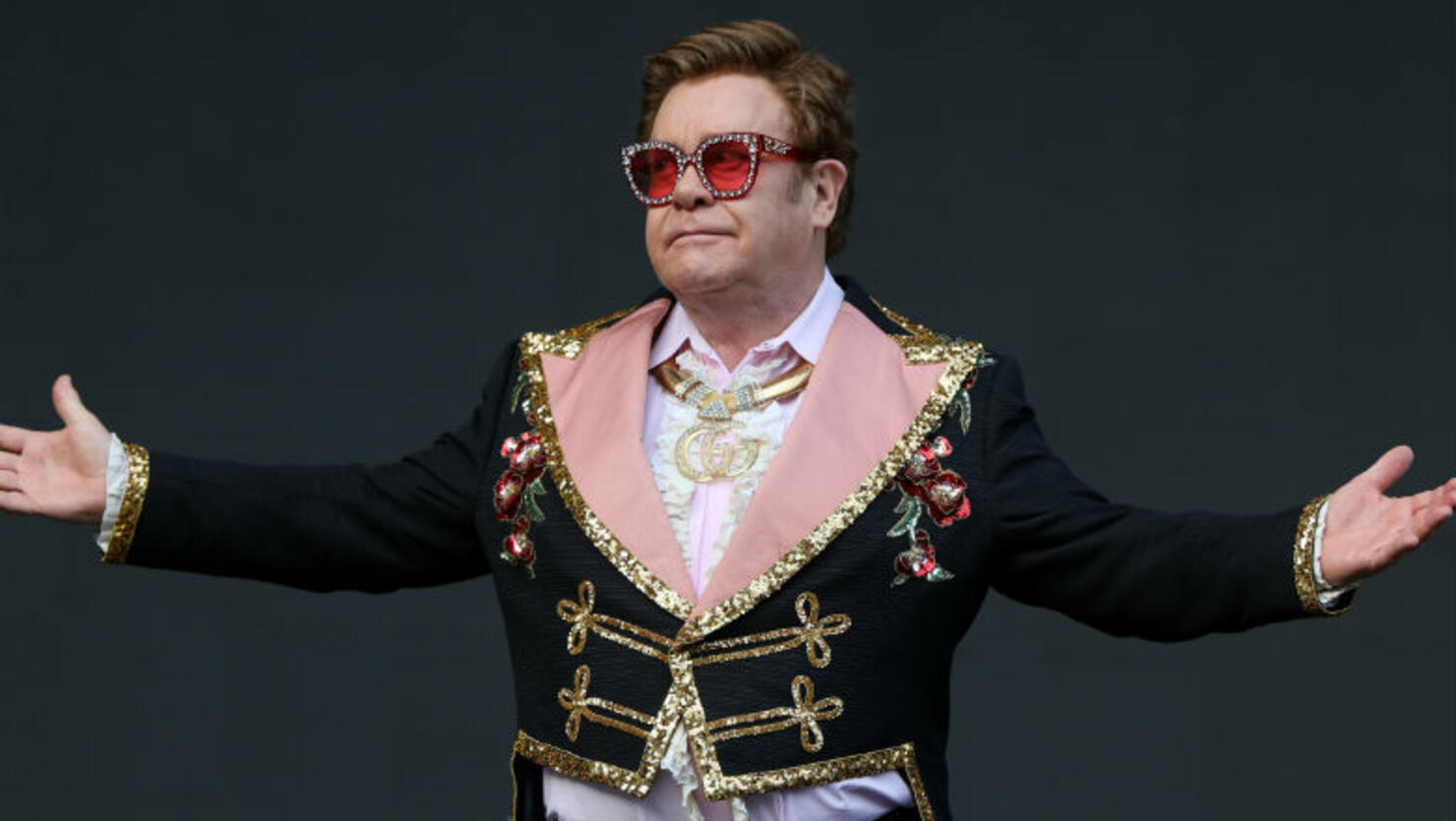 Elton John Cancels New Zealand Tour Dates Amid Pneumonia Battle Iheart 8589