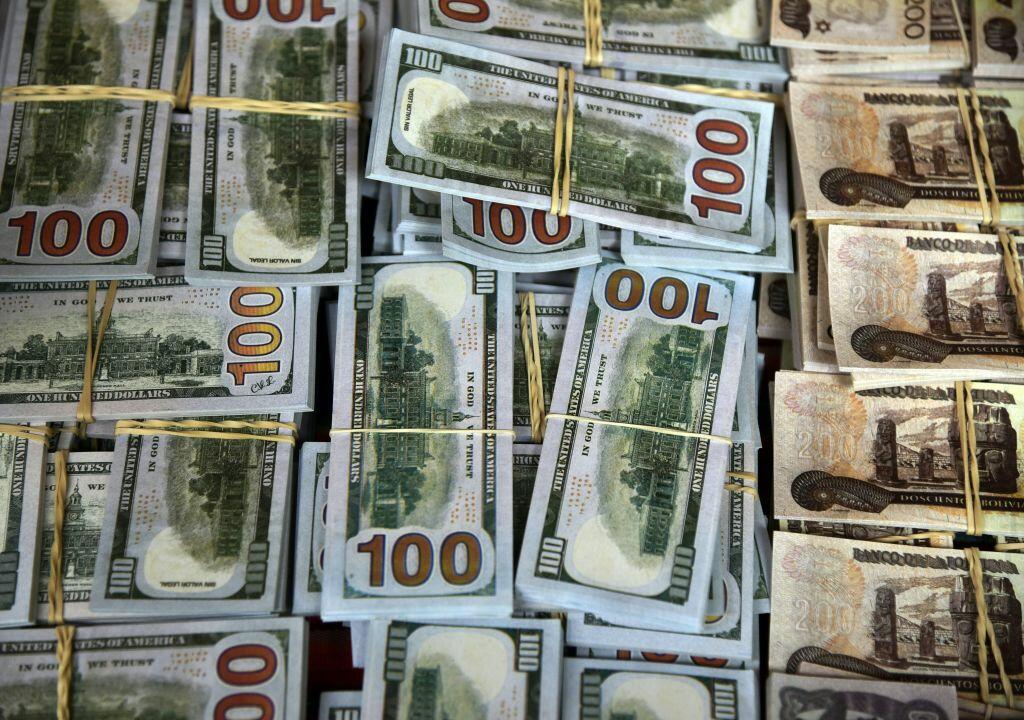 800 долларов. 800 Долларов в рублях. Million vs millions