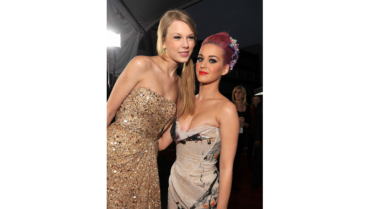 2011 American Music Awards - Red Carpet