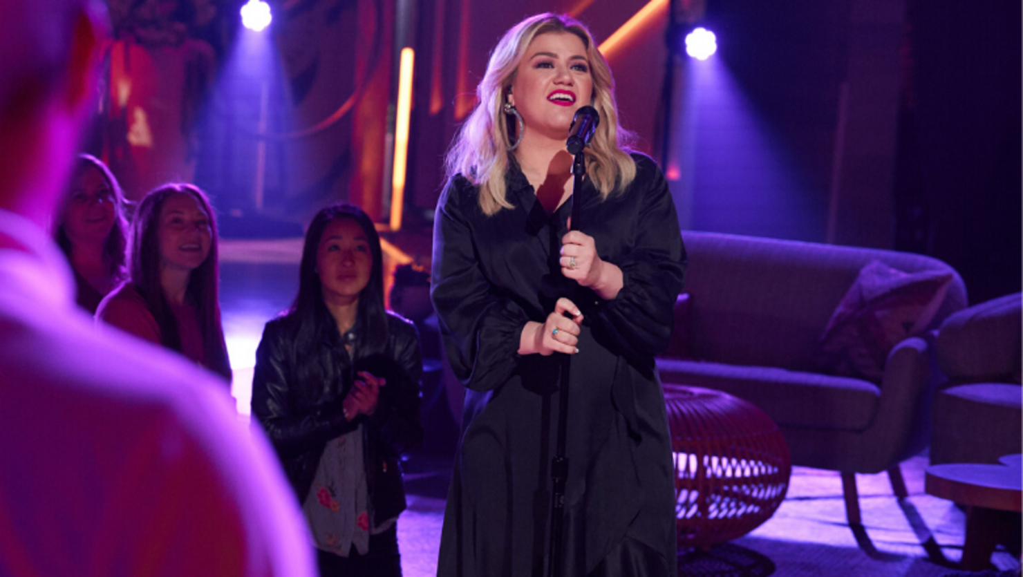 Kelly Clarkson Surprises Route 91 Survivors With 'Ambush Love Song'