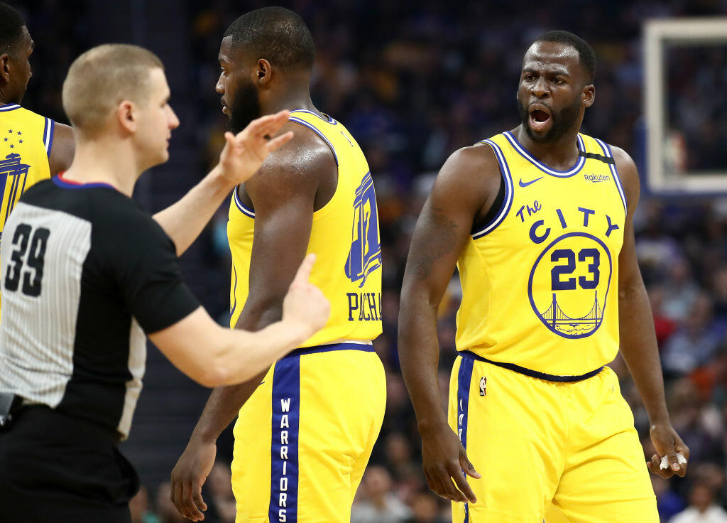 LeBron James Laughs as Draymond Green Got Tossed From Game [VIDEO] - Thumbnail Image
