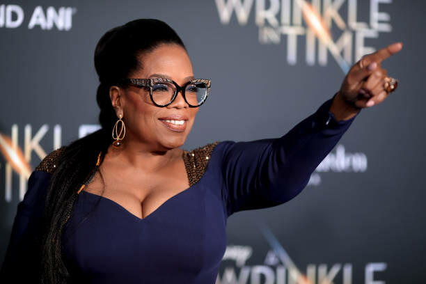  Oprah Takes HARD Fall On Stage Because She Was Wearing The Wrong Shoes - Thumbnail Image