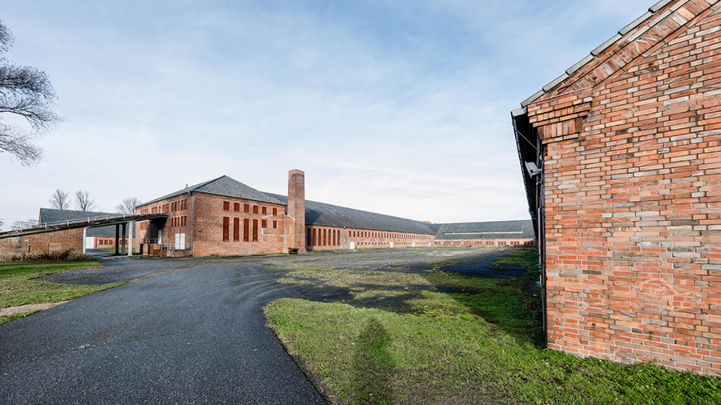  From 1938 to 1945, more than 100,000 people were imprisoned at Neuengamme, 500,000 of whom died, among other things, as a result of forced labor. 