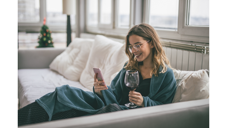 A Pet Wine Shop is Offering FREE Cat Wine to Drink with During Quarantine