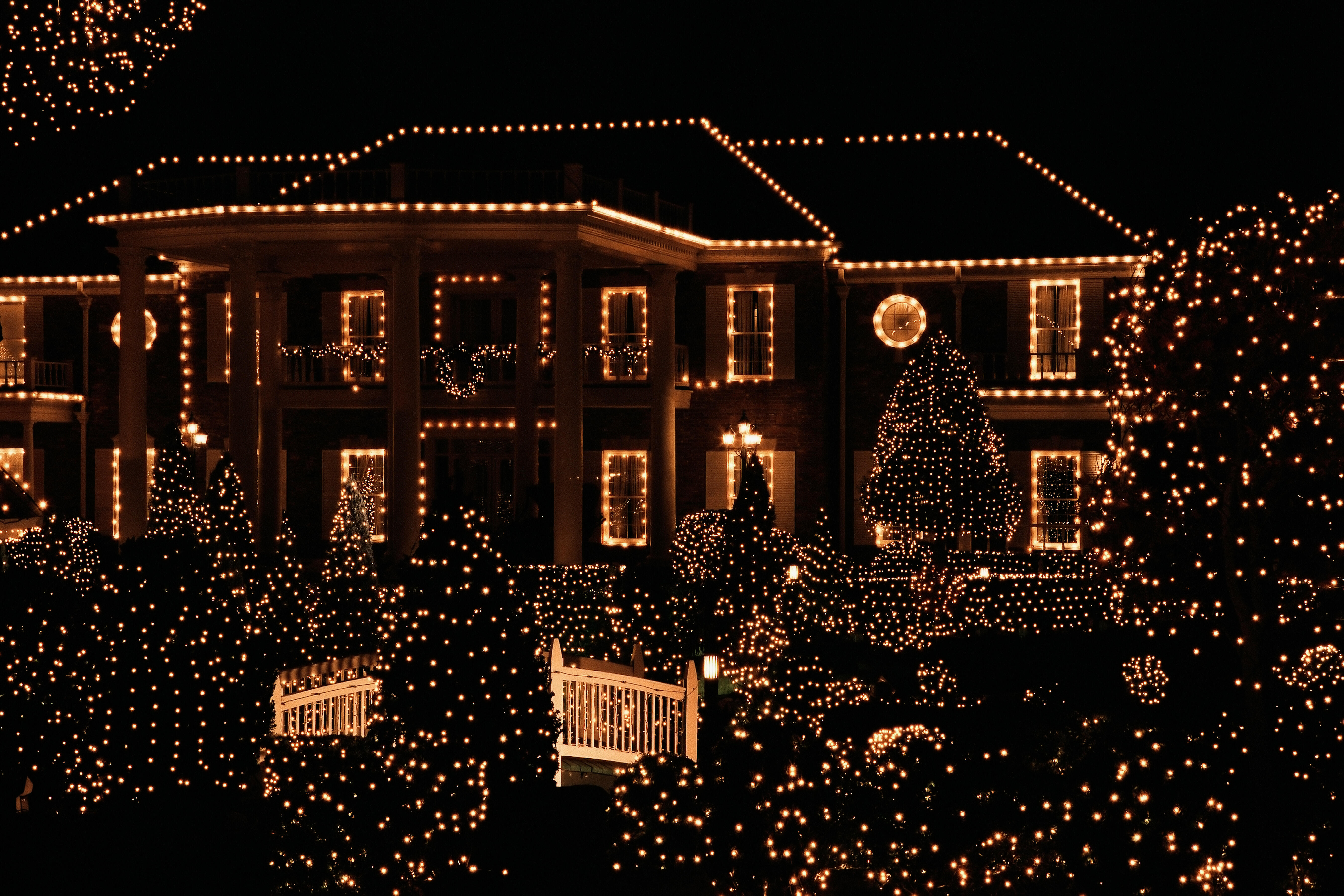 People are putting Christmas lights up to spread cheer amid COVID-19 news - Thumbnail Image