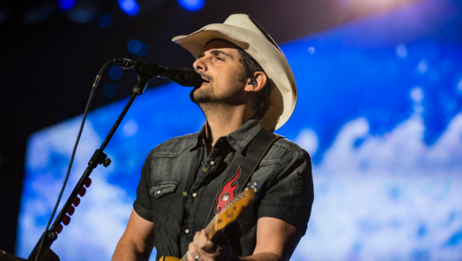 Brad Paisley Honors Kenny Rogers With Touching 'Sweet Music Man' Cover