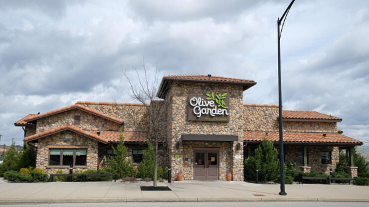 Olive Garden Is Offering To-Go BOGO Entrees | Power 99 | The Tea with