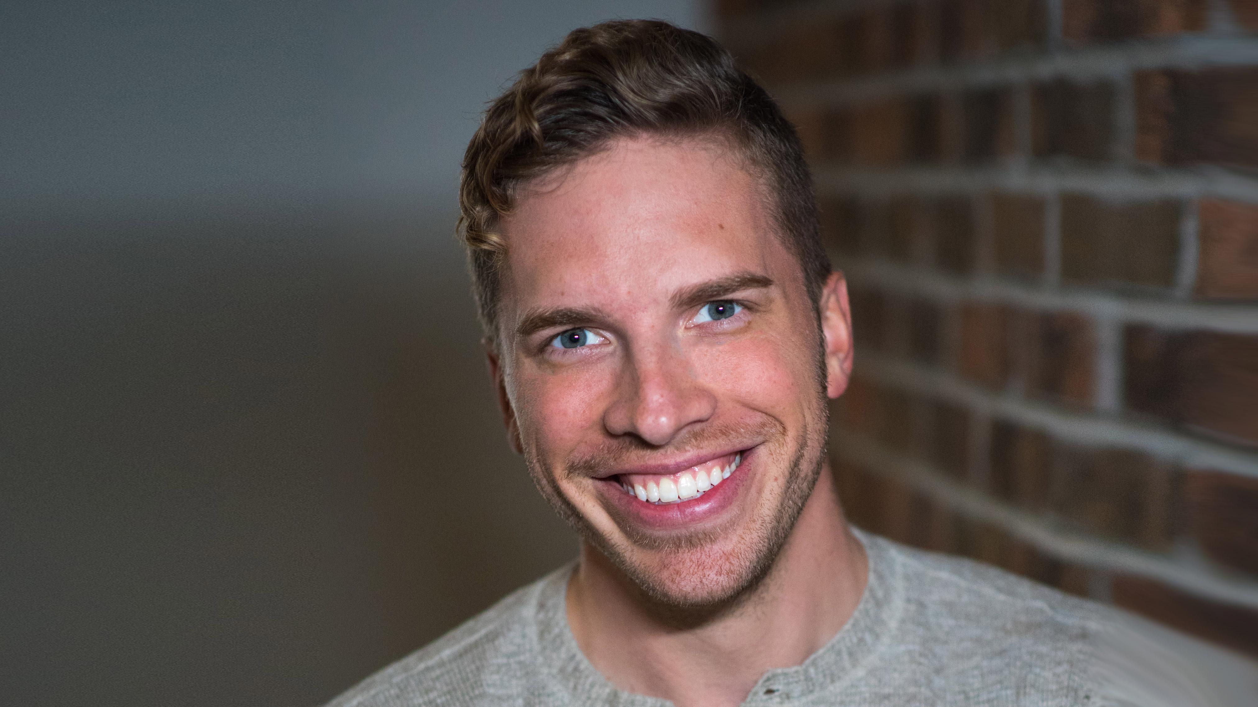 Bio | Elvis Duran and the Morning Show | Straight Nate