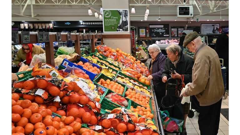 FRANCE-HEALTH-VIRUS-SUPERMARKET-ELDERLY