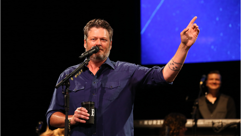 Blake Shelton Gives 'Quarantine Mullet' Update With Gwen Stefani's Help
