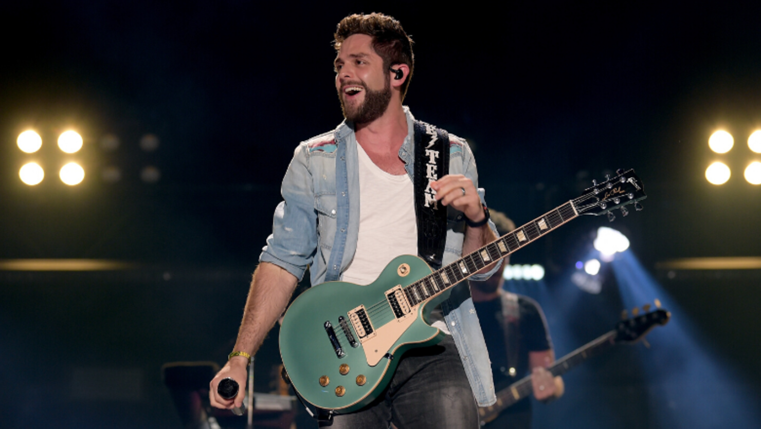 Thomas Rhett Take A Tumble While Attempting To Swing On Tree Branch