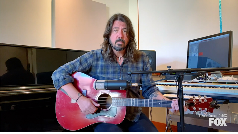 Dave grohl deals gibson acoustic