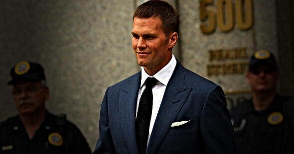 Tom Brady's Recruitment Pitch to Bucs Makes Him Sound Pathetic & Washed Up - Thumbnail Image
