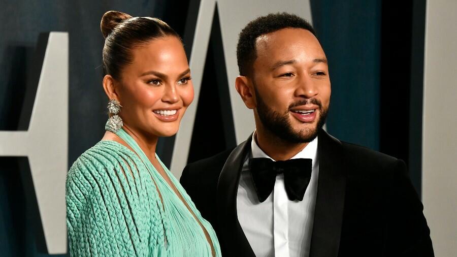 Chrissy Teigen Jokes That She & John Legend Are Breaking Up Post ...