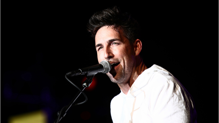 Kelsea Ballerini, Jake Owen And More Participate In The #DemoChallenge