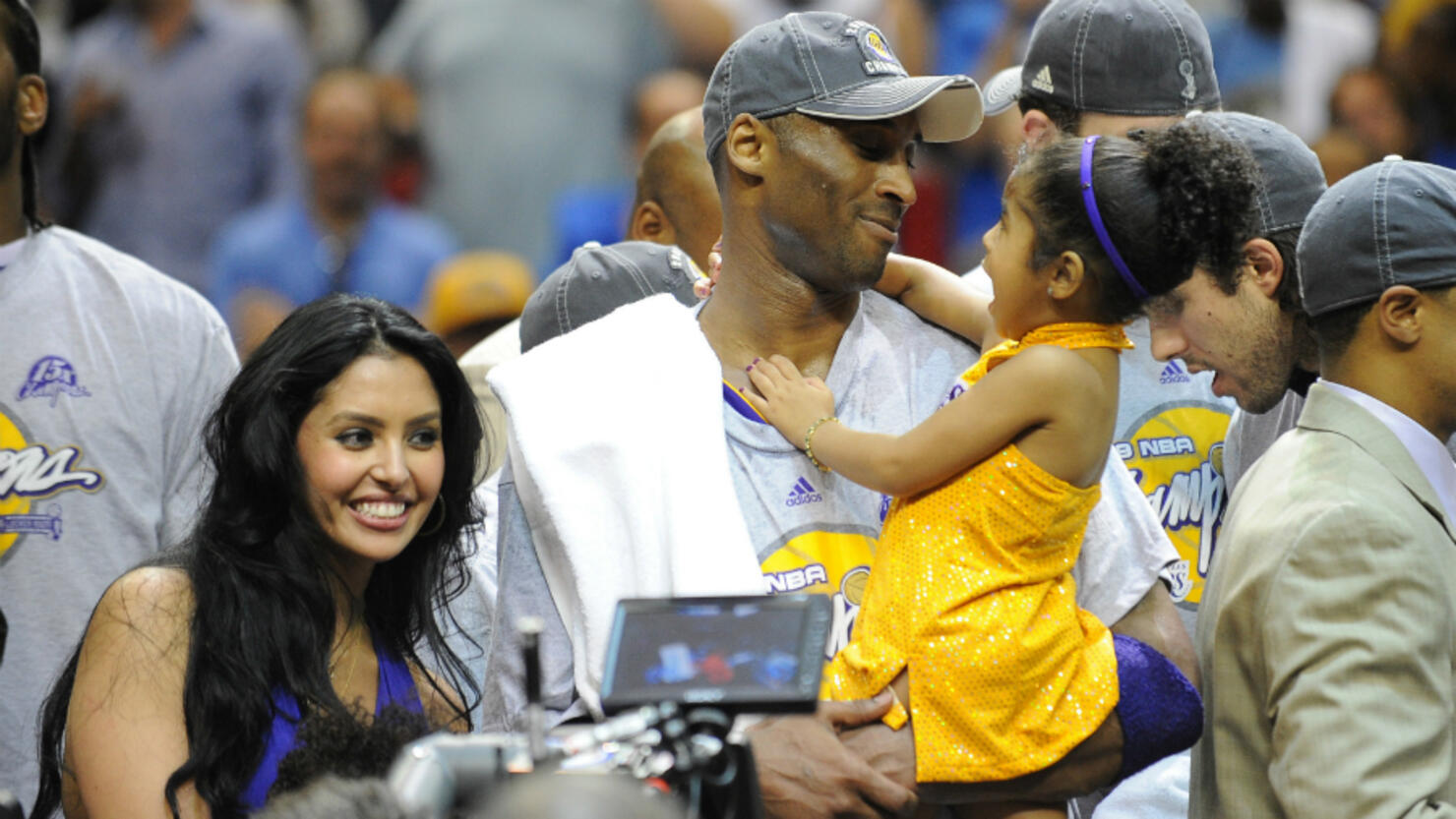 Vanessa Bryant Reacts to Lakers Tribute to Kobe Bryant, Gianna Bryant