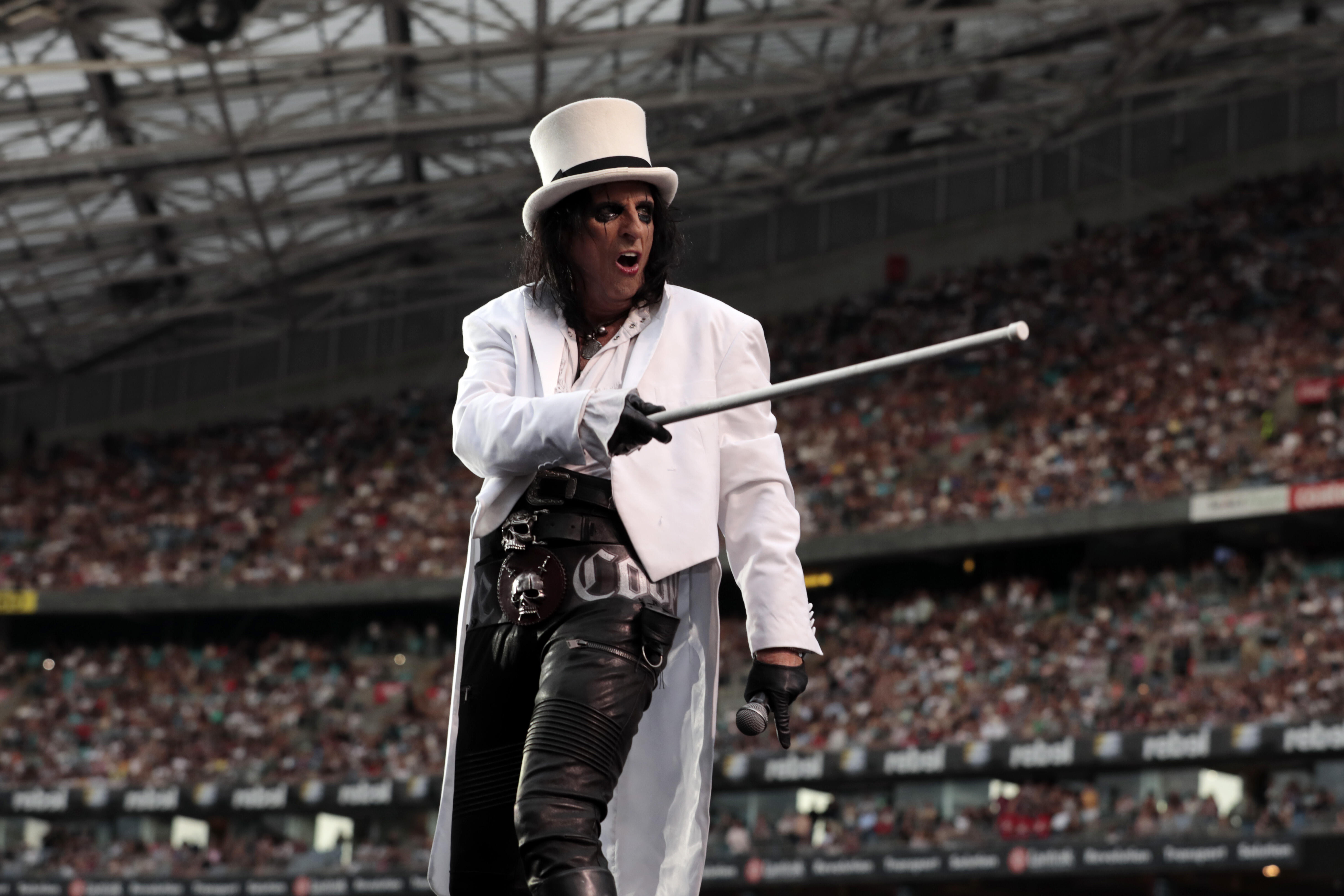 Alice Cooper Is Playing Golf Every Morning Despite Pandemic | iHeart