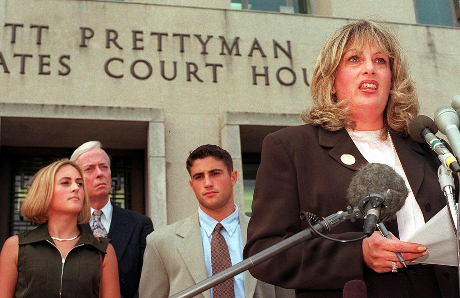Linda Tripp (R) speaks to the press in front of th