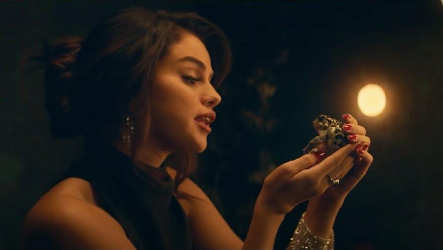 Selena Gomez Turns Dates Into Frogs In Bewitching Video For 'Boyfriend' - Thumbnail Image