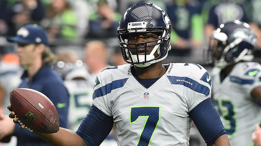 Former NFL Quarterback Tarvaris Jackson Dies At 36 - Thumbnail Image