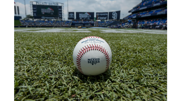 Los Angeles Dodgers v San Diego Padres