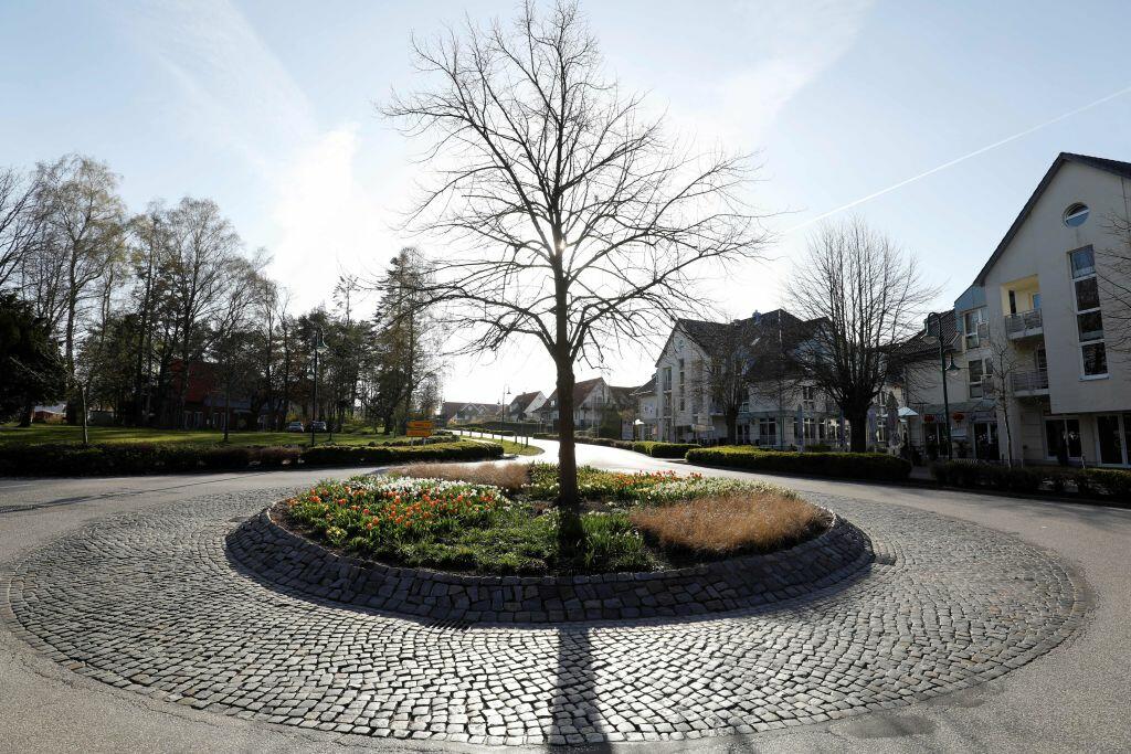 Driver's Attempt To Speed Through Roundabout Goes Wrong [VIDEO] - Thumbnail Image