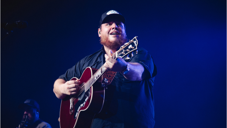 Luke Combs Debuts Emotional Quarantine-Inspired Song, 'Six Feet Apart' 