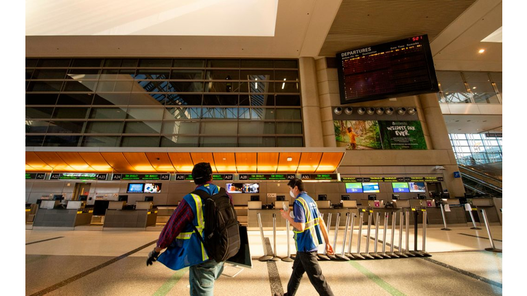 US-HEALTH-VIRUS-TRANSPORT-LAX