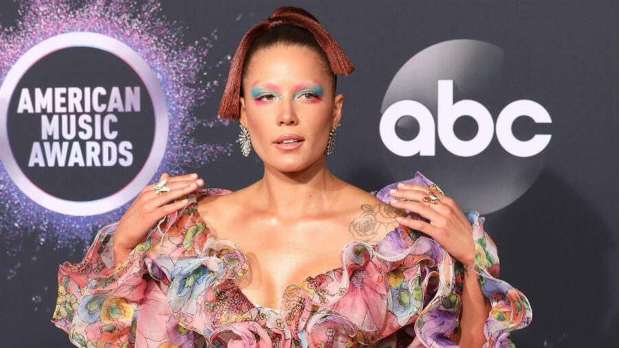 Halsey Goes Braless And Serves Up Underboob In All Pink Instagram Snap Iheart 7920